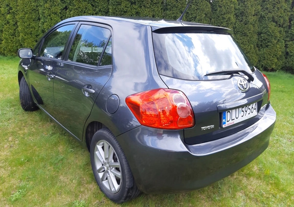 Toyota Auris cena 28800 przebieg: 137800, rok produkcji 2010 z Wałcz małe 106